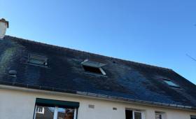 Couverture après rénovation avec nouveau Velux Bruz