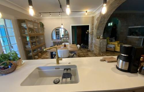 Lavabo doré La Maison Des Travaux Alès