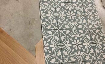 calepinage et pose du parquet autour des carreaux de ciment