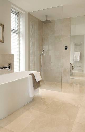 Salle de bain avec douche et baignoire, double vasque à Saclay (91)