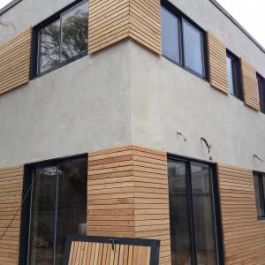 Construction d'une maison en béton apparent