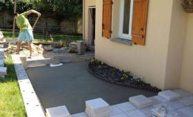 Travaux de décaissement et préparation du sol avant la pose d'une terrasse à Fouquières-lès-Lens (62740)
