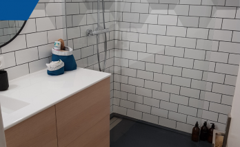 Transformation d'une Salle de Bain à Loctudy : Douche à l'Italienne et Design Moderne