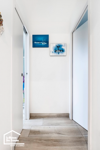 Porte coulissante en applique 