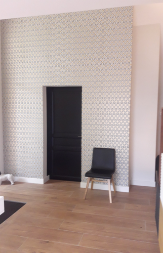 Papier peint décoratif dans l'entrée 