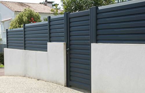 Pose de clôture en aluminium sur Saint Lô