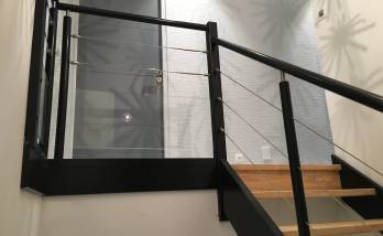 Accès à l'étage nouvel escalier ouvert au quart turnant avec garde corps inox 5 câbles à Meaux (77100)