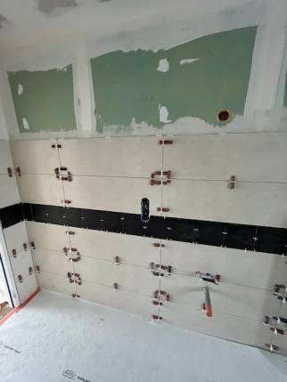 Pose de faïence dans une salle de bain - Nantes 44