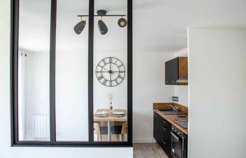 Vue sur le salon aménagé