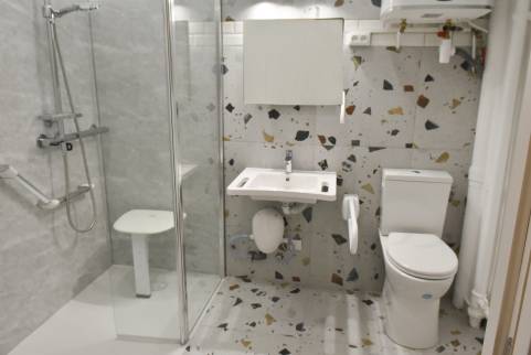 Salle de bain senior moderne et design à paris