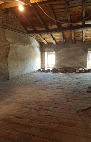 Combles à rénover terres cuites 