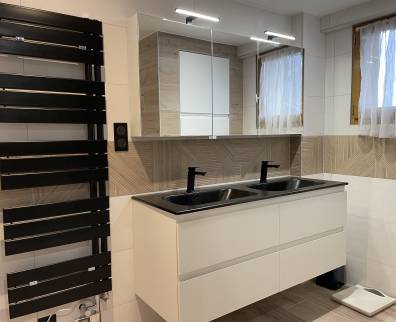 nouveau meuble vasque et nouveau sèche-serviette