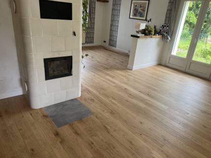 Rénovation de maison avec revêtement de sol en parquet massif - Ambérieu-en-Bugey 01500