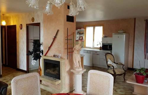 Rénovation complète d'une maison Ouest Lyonnais : vue séjour cuisine avant travaux