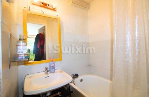 renovation-studio-metabief-locatif-03-salle-de-bain-avant