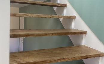 Rénovation marche d'escalier en bois à Vannes