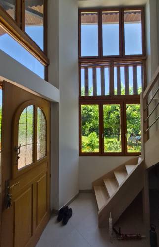 Escalier sur mesure dans une entrée à Vinay