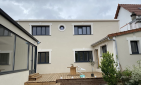 Magnifique façade uniforme de cet ensemble immobilier Gambais