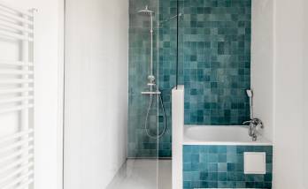 Transformation moderne de la salle de bain à Meudon