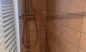 Nouvelle douche carrelée après rénovation partielle de salle de bain - Bourg-lès-Valence 26500