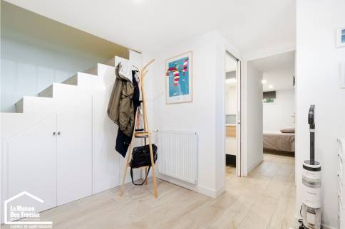 Rangements malins sous escalier