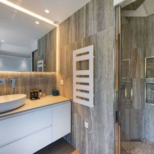 Salle de bain contemporaine avec douche à l’italienne – Jérôme Caramalli à Roquebrune-Cap-Martin