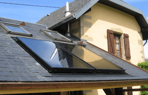 Rénovation énergétique : pose de panneaux solaires