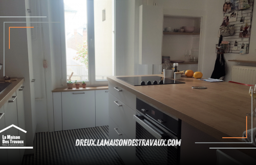 Anet: Transformation de cuisine classique par La Maison Des Travaux de Dreux