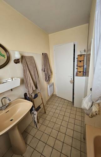 Vue générale ancienne salle de bains