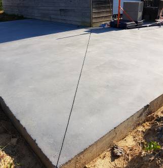 Joint de fractionnement et de dilatation sur la terrasse béton