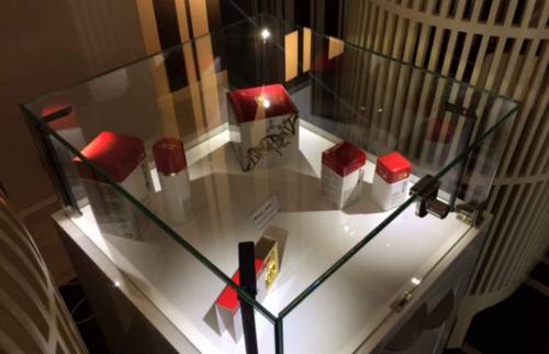 Création d'un vitrine en verre à Deauville