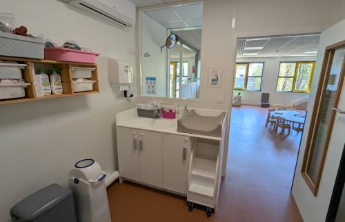 salle-change-micro-creche-renovee-olivet