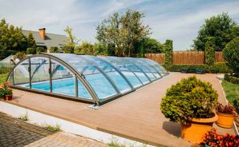 Construction d'une piscine couverte 