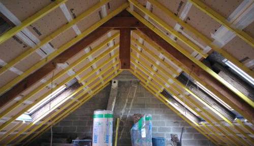 Travaux d'isolation de la toiture pour un aménagement de comble