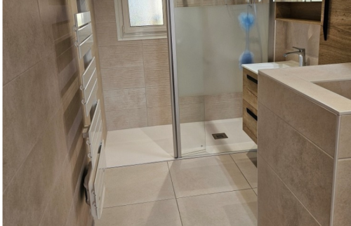 Rénovation de salle de bain moderne à Saint-Avertin (37550)