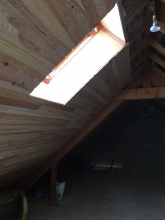 Ancienne fenêtre de toit avant travaux de rénovation et d'aménagement - Nantes 44