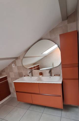 Rénovation de salle de bain dans les combles avec meuble double-vasque et colonne - Ambérieu-en-Bugey 01500