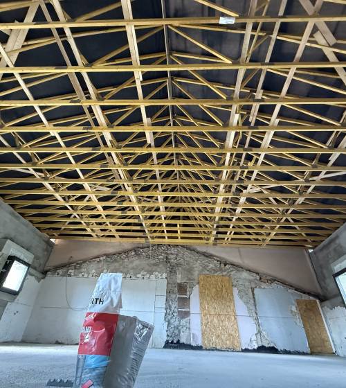 Rénovation de corps de ferme avec nouvelle charpente et toiture - Alixan 26300