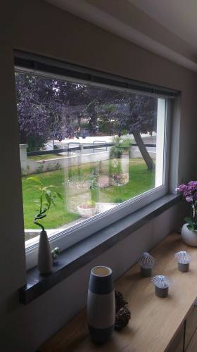 Apport de lumière avec la création d'une baie vitrée panoramique fixe en PVC