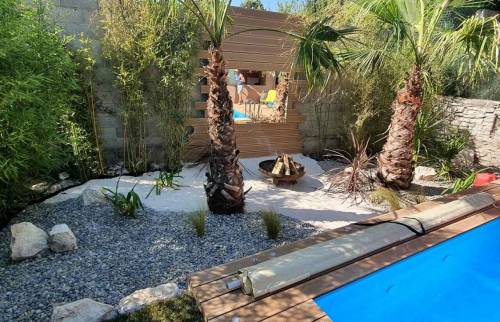 Coin brasero et miroir sur plaquage bois