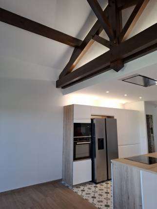 Rénovation de cuisine avec poutres apparentes - Ambérieu-en-Bugey 01500