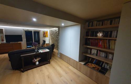 Pièce de vie ouverte et rénovée – Transformation réussie à Bruz