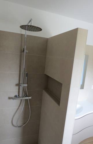Nouvelle salle de bain design La Maison Des Travaux Ales