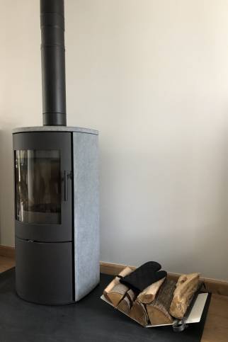 Poêle à bois gris et noir