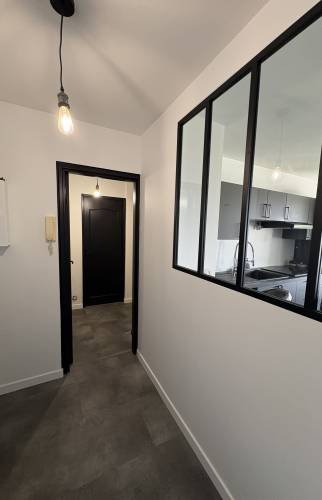 Verrière d’atelier terminée avec vue depuis le couloir