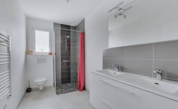 Création de mini salles d’eau dans les alcôves comme une suite parentale à Boulogne-Billancourt