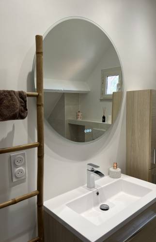 Pose d'un miroir rond grand format