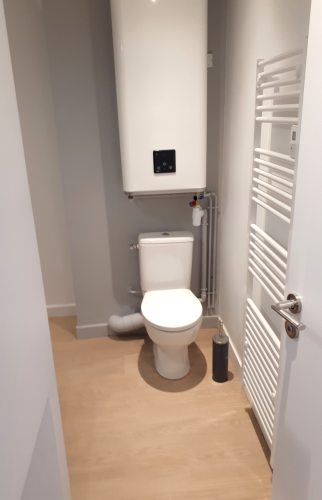 Installation d'un ballon d'eau chaude rectangulaire