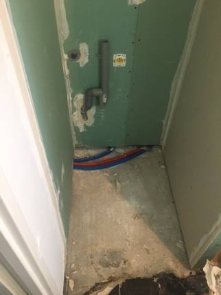Création de l'emplacement lave-linge dans une salle de bain en rénovation - Nantes (44200)