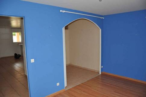 Chambre avant travaux de rénovation dans un appartement - Brie-Comte-Robert 77170